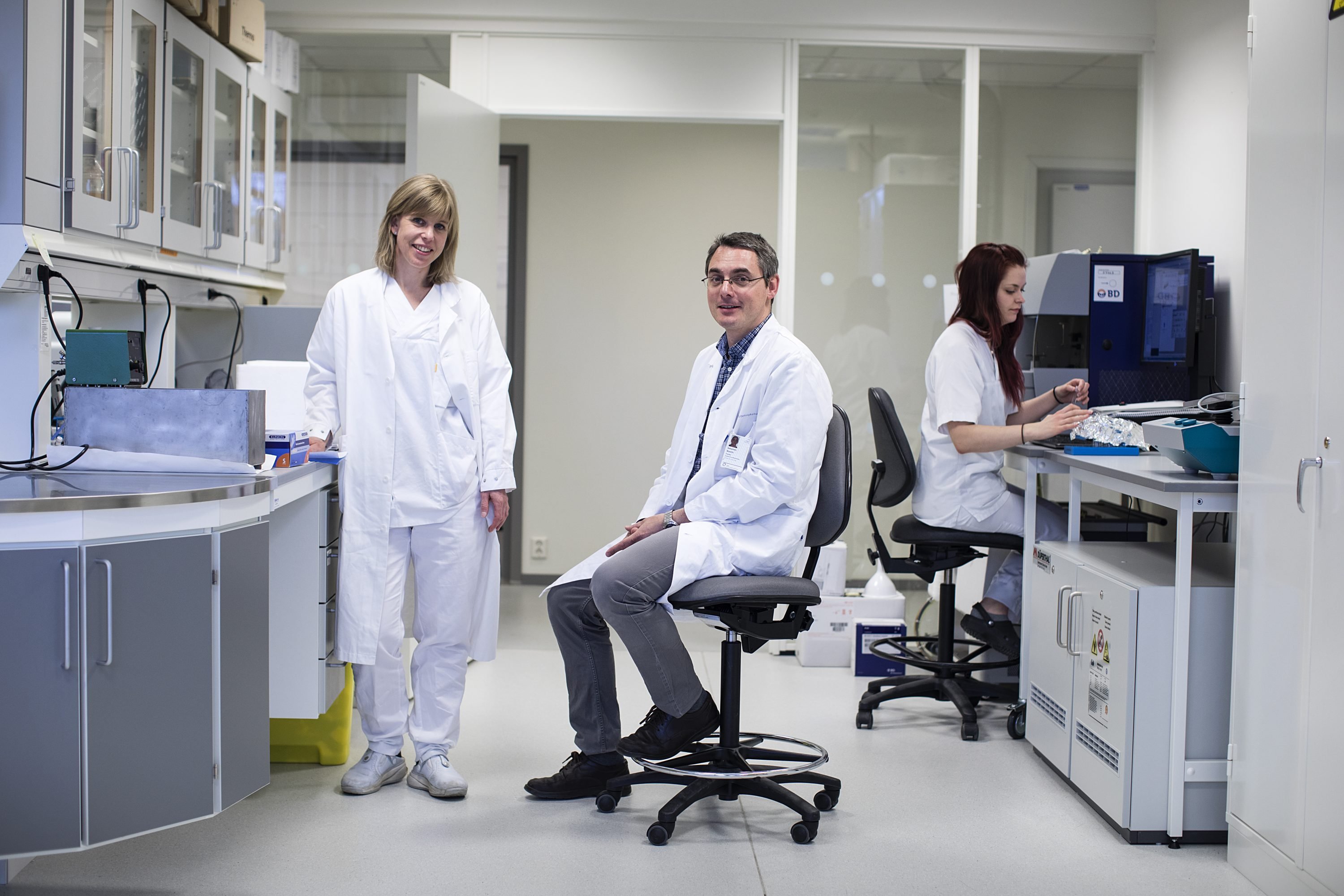 Group leaders Else Marit Inderberg and Sébastien Wälchli often work in one of the cell labs in Oslo Cancer Cluster Incubator. Photo: Christopher Olssøn