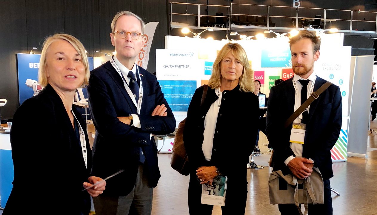 The Norwegian delegation with Ambassador Christian Syse visited the stand in 2018. From the left: Jutta Heix, International Advisor at Oslo Cancer Cluster, Christian Syse, the Norwegian Ambassador to Sweden, Tina Norlander, Senior Advisor in Innovation Norway and Jeppe Bucher, Intern at the Royal Norwegian Embassy in Stockholm.