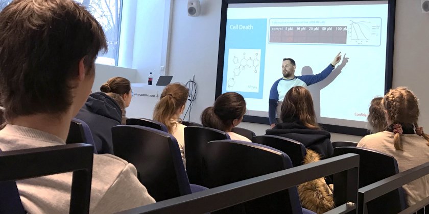 Arctic Pharma, a member of Oslo Cancer Cluster, gave students a lecture on the chemistry behind cancer treatments.