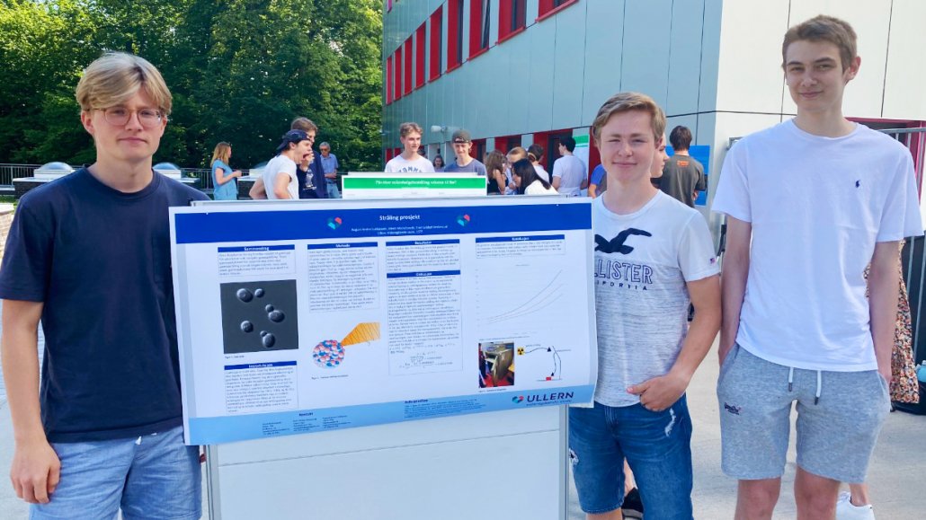 "Research into radiation of yeast" by Alexander Hustad, Alexander Marks and Martin Thormodsrud won Student’s Choice. Photo: Elisabeth Kirkeng Andersen.